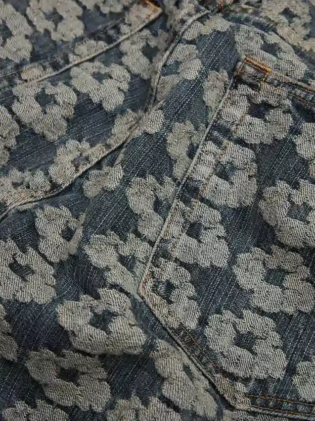 Bol Kesim Jakarlı Çelenk Desenli Denim Pantolon