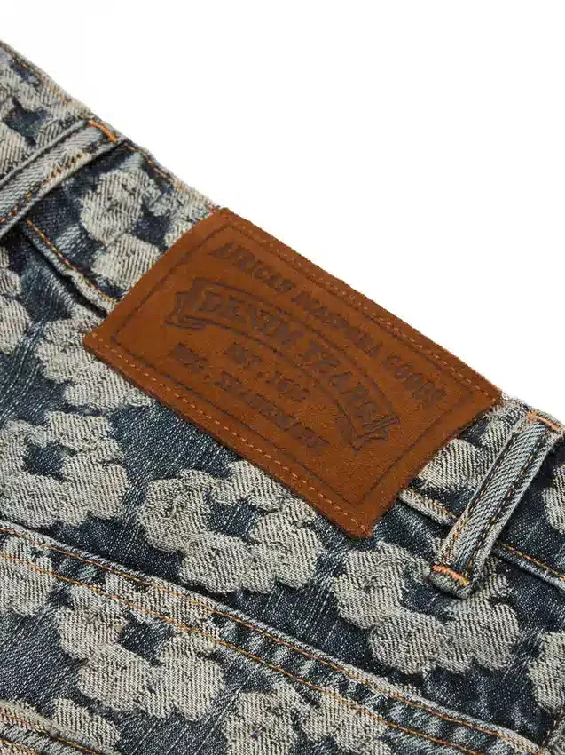 Bol Kesim Jakarlı Çelenk Desenli Denim Pantolon